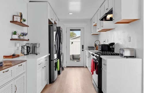 Eastside House | -NEW - Charming 3-bedroom house with WiFi and AC in awesome Long Beach