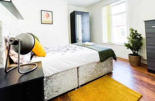 Liverpool House | NEW Charming 4-BR House near City Centre