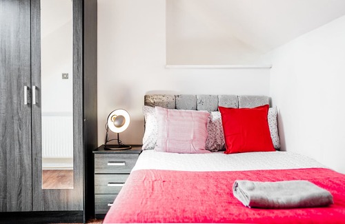 Liverpool House | NEW Charming 4-BR House near City Centre