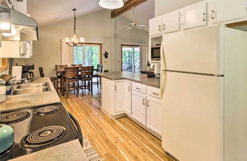 Jim Thorpe House | NEW! Charming Jim Thorpe Getaway w/ Deck + Yard!