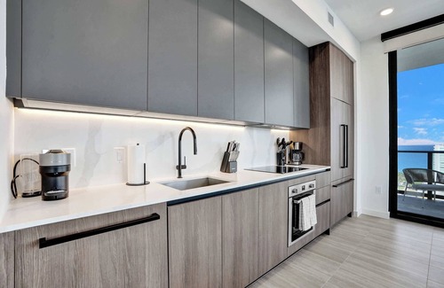 North Beach Condo | New Coastal Luxury | Elegant 2BR/2 BA in Premier Miami Beach High-Rise