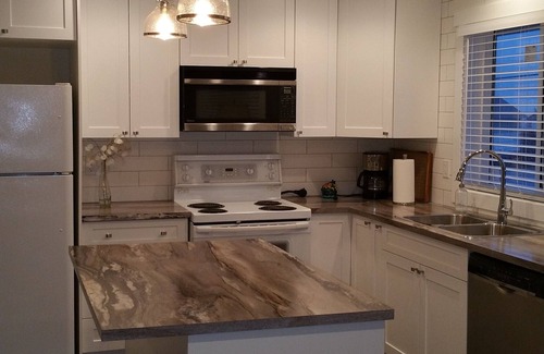 Regional District of Nanaimo Apartment | New Construction Coach House, 10 Minute Walk to Downtown and Ferry Spotless