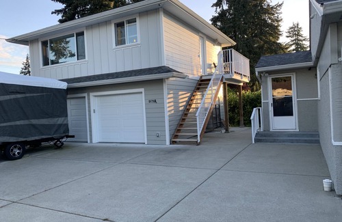 Regional District of Nanaimo Apartment | New Construction Coach House, 10 Minute Walk to Downtown and Ferry Spotless