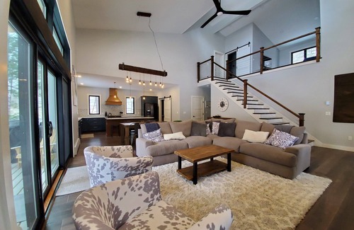 Danbury House | New construction family home at the base of Ragged Mountain.