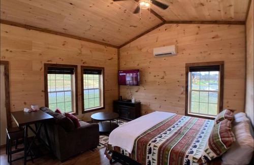 Sevierville House | New Construction Pet Friendly Tiny Home W/Hot Tub