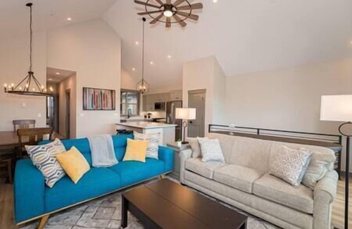 Grand Elk Ranch House | New Cool 4BR Mountain Home: Views, Games, Hot Tub