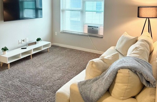 Downtown Indianapolis Apartment | NEW! Cozy 1 bedroom apartment in Downtown Indianapolis w/Free Parking