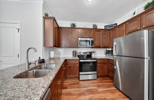 West San Antonio House | NEW! Cozy 3BR in Gated Community Near JBSA & SeaWorld