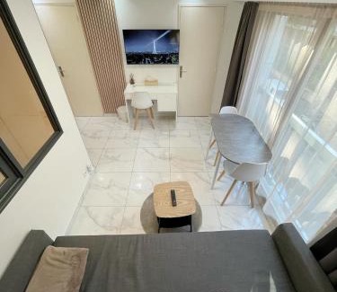 Quartier de la Maison-Blanche Apartment | New Cozy Apartment in Paris center metro 7 & 14 Maison Blanche