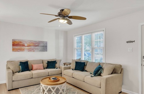 Rehoboth Beach Cottage | New! Cozy Beach Cottage w/King Bed & Large Patio in a Great Location!