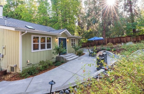Nevada City House | New, Cozy home- walk to downtown!