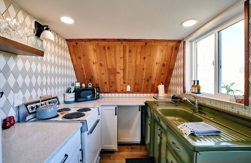 Jefferson Cabin | NEW Cozy Owl A-Frame: Cabin with Epic Mountain Views Featured on HGTV