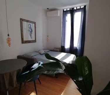 Turro Apartment | New Cozy Studio 7 Metro stops to DUOMO!
