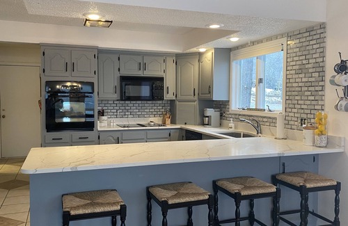Gravois Mills House | NEW deck! 6BR Lakefront home. 4100sq ft. Extra parking. Open slip.