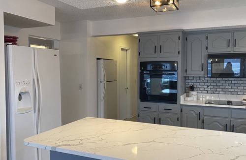 Gravois Mills House | NEW deck! 6BR Lakefront home. 4100sq ft. Extra parking. Open slip.