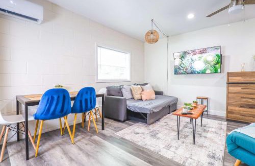 Orlando Apartment | NEW Designed Apt 2023 NrUCF PETSOk PrivateEntry