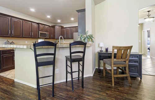 Twin Falls House | NEW, Desirable location, Sleeps 7! Garage Parking!