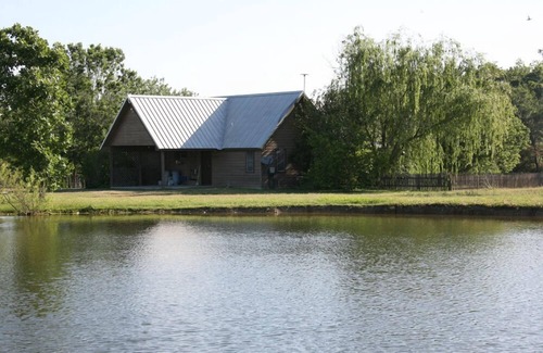 Lockhart Cottage | New discounts for weekly stays. Country retreat Fishing Pond on springfed creek,