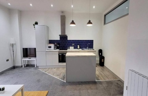 Doncaster Apartment | NEW! Doncaster Central 1 Bed Apartment sleeps 4,