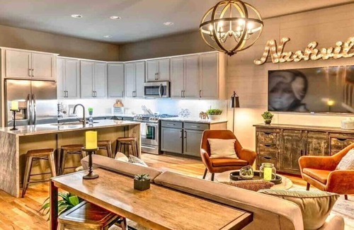 Haynes Area House | New Downtown Skyline Views 13 Beds! Rooftop Deck!