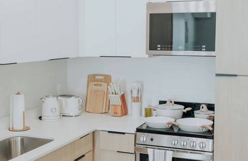 Downtown Salt Lake City Apartment | NEW Downtown SLC Apt l KING Bed l City View