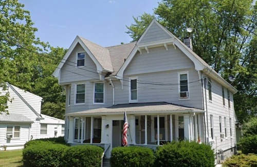 West Haven House | New England's Charm. 3 bedroom 1.5 bath West Haven CT
