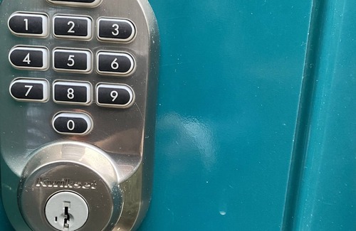 West Woodland Apartment | New & Fab! Centrally located in Ballard