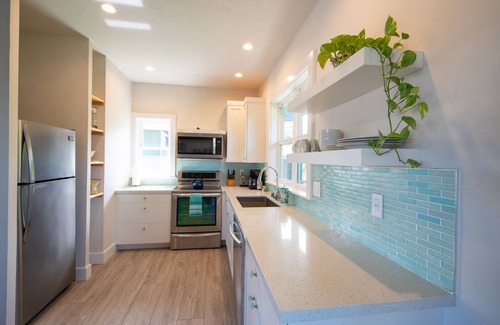 Kuau Cottage | NEW FABULOUS Ku'au Ko 2 bed 2 bath beach ccottage- AC every room 1 mi to Paia
