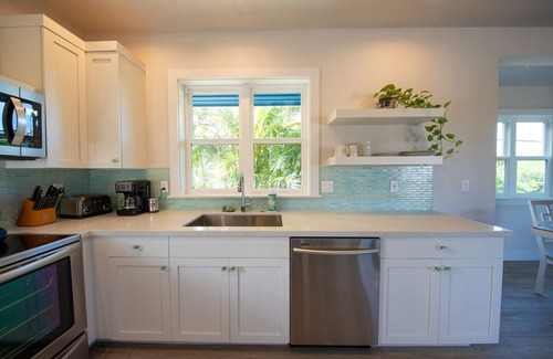 Kuau Cottage | NEW FABULOUS Ku'au Ko 2 bed 2 bath beach ccottage- AC every room 1 mi to Paia