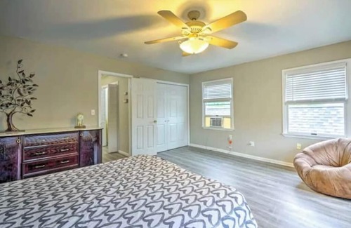 Keansburg House | NEW! Family-Friendly Keansburg Home: Walk to Beach
