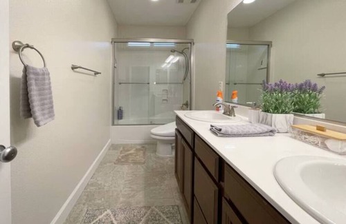 Lincoln House | New Family home +Pool+Hot Tub