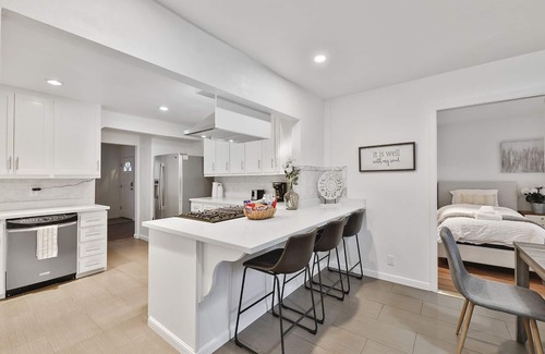 South San Francisco House | NEW Fits 14! Resort like home 20 min to downtown!