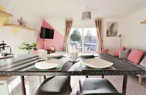 Ryde Apartment | New for 2022 This purpose built first floor apartment is located on the banks of Wootton Creek
