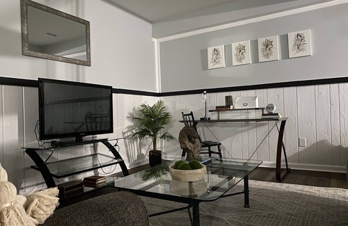 Lexington House | New Fully Renovated 2 bed 1 bath Basementn