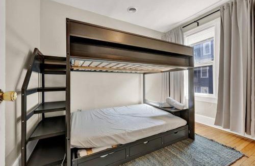 Lower East Side House | NEW! Fun & style Eastside MKE Best Day Townhouse