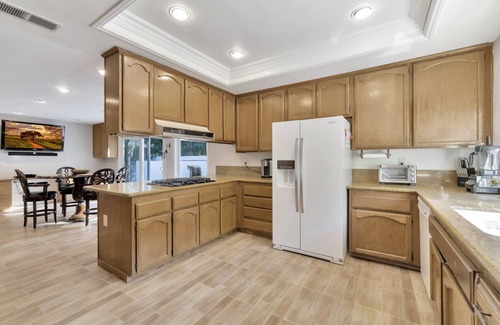 Laguna Hills House | New! Gorgeous backyard Oasis on a 38,400 sf lot with 2800 sf home. SEE VIDEO!
