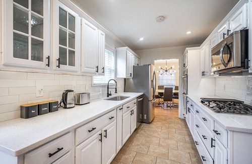 Richardson House | NEW! Gorgeous recently remodeled 4-bedroom spacious home with a Heated Pool .