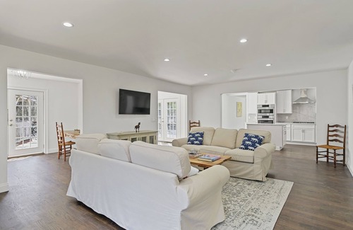 Noyack House | New Hamptons House in Sag harbor + Pool + 8 bedroom