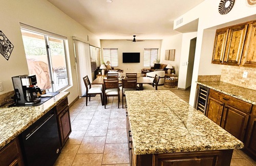 Foothills House | NEW! Hillside 5Bdrm Home, Heated Pool, King Beds, Pool Table, BBQ, Self Check-in