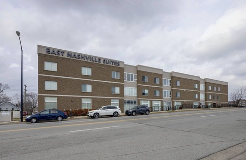 Historic Edgefield Condo | New! Hippy Haven Suite in East! 4bd!