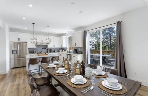 Blue Jay House | New Home 2 Mstrs, AC, EV Chgr, Pool Table, Lake Rights