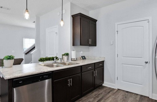 Fleming House | New Home 3 minutes to Ft Stewart