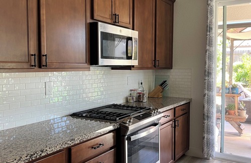 Lincoln House | New Home 5-min to Casino + Putting Green & Rose Garden 4 Bedrooms 3 Bathrooms