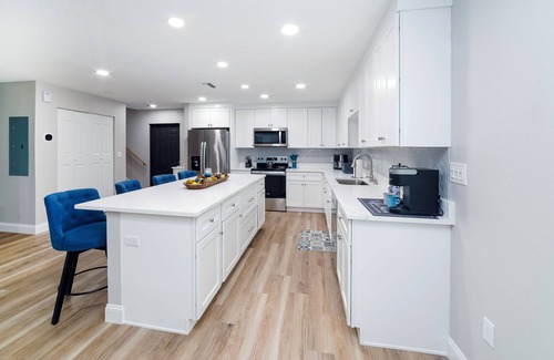 Cocoa House | New Home: Rooftop Seating - Grill - Pets - Sleeps 10