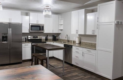 Manila House | New home sleeps 10, open floor plan & amazing view