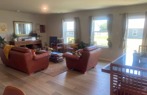 Long Neck House | New Home! Walk to Bay, Quick drive to Beach, two King Beds! Bring your Boat!