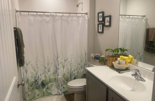 Long Neck House | New Home! Walk to Bay, Quick drive to Beach, two King Beds! Bring your Boat!