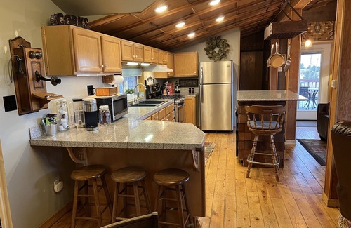 Fairplay Cabin | New Hot Tub! Breck 19 miles! Ski, Snowboard & Snowshoe!