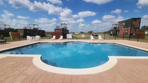 Fredericksburg House | New Hot Tub, Pickleball, Cornhole, Pool & Patio