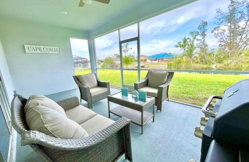 Trafalgar House | New house with canal view in Cape Coral